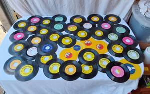 lot 69 image: Childrens 45 RPM Records Featuring Disneyland and Peter Pan