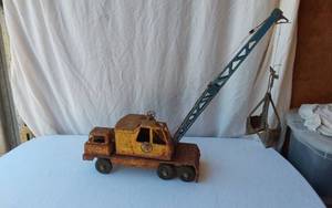 lot 75 image: Vintage Metal Toy Crane Truck