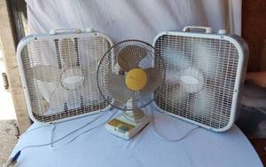 lot 88 image: Lasko Box Fans and Sanyo Table Fan