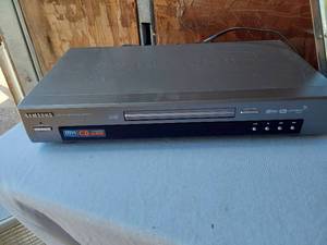 lot 125 image: Samsung DVDCDMP3 Player DVD-S221 and Magnavox DVDVCR Player with Texas Instruments Calculator