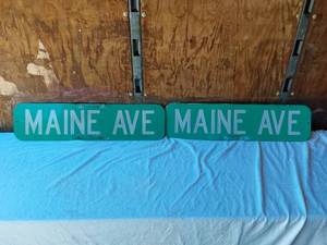 lot 143 image: Maine Avenue Street Signs