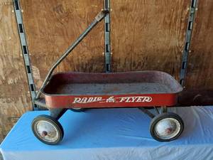 lot 159 image: Radio Flyer Wagon