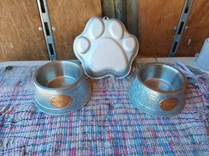 lot 182 image: Pet Food Bowls and Wilton Industries Paw-Shaped Cake Pan