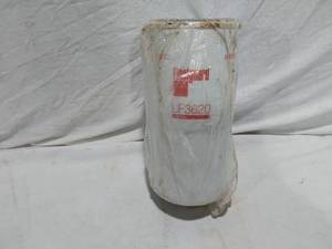 lot 242 image: Fleetguard LF3620 Oil Filter