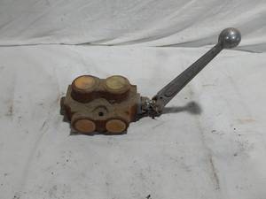 lot 272 image: Cross Hydraulic Valve