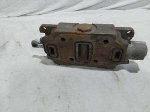 lot 273 image: Parker Hydraulic Valve