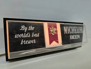 lot 205 image: Lighted Vintage MICHELOB LIGHT Beer Sign