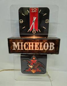 lot 207 image: Lighted Vintage MICHELOB LIGHT Beer Sign