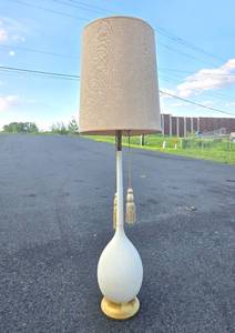 lot 7 image: Outstanding Large Mid Century Tall Table Lamp wBrass