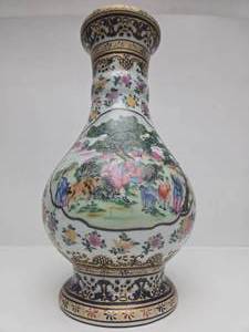 lot 39 image: Large Antique Chinese Porcelain Vase - Hairline
