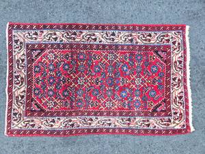 lot 57 image: Antique Handmade Middle Eastern Rug - 50 x 30 - Made in Iran