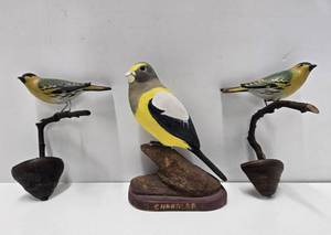 lot 60 image: Very nice Old Vintage Hand Carved & Painted Folk Art Wooden Birds