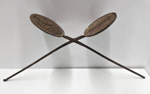 lot 67 image: Early Antique WaffleWafer Iron