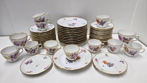 lot 80 image: Large Set of Lovely Vintage ROYAL COPENHAGEN China Dishware
