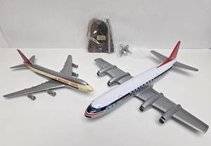 lot 111 image: NORTHWEST AIRLINES Airplane Model
