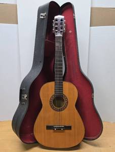 lot 122 image: Vintage 1970s Acoustic Guitar wHard Case