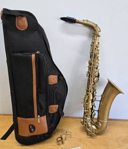 lot 133 image: Saxophone wVery Nice Case