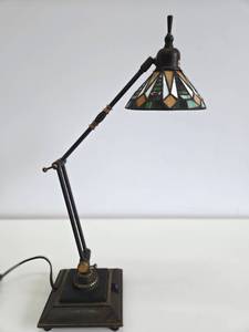 lot 258 image: Stained Glass Articulated Arm Desk Lamp