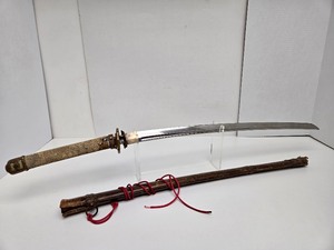 lot 3 image: Orig Antique Signed Japanese Samurai Sword wLeather Scabbard