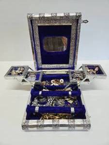lot 303 image: ..