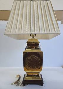 lot 347 image: Excellent Vintage Mid Century Oriental Style Brass Table Lamp
