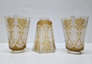 lot 363 image: Gorgeous Set of 3 Antique Glass Table Lamp Shades