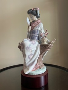lot 13 image: Lladro Nippon Lady Porcelain Figurine with Fan and Flowers