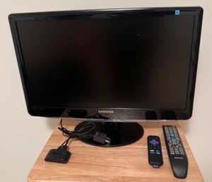 lot 19 image: Samsung 23-Inch LED TV with Remotes and Roku Streaming Stick