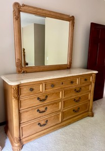 lot 35 image: Thomasville Dresser with Marble Top and Ornate Mirror