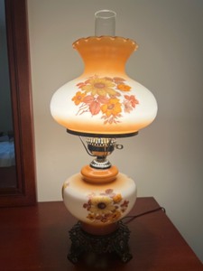 lot 43 image: Vintage Electric Hurricane Lamp with Floral Glass Shade