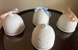 lot 72 image: Set of 4 Lladro Porcelain Bell Ornaments with Pastel Ribbons