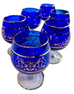 lot 66 image: Set of 6 Vintage Cobalt Blue Glasses with Gold Trim