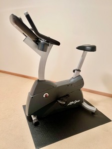 lot 10 image: Life Fitness LifeCycle C3 Upright Exercise Bike with Console