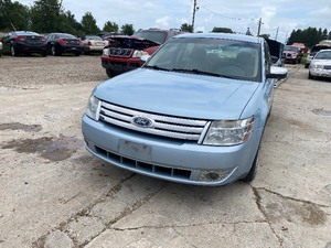 lot 11 image: 2008 Ford Taurus