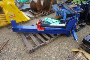 lot 20 image: Brand New Iron Oak 3 Point Log Splitter