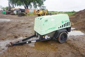 lot 26 image: 2014 Doosan Model C185WKUB-FX-T4I Tow Behind 185 CFM Tow Behind Air Compressor