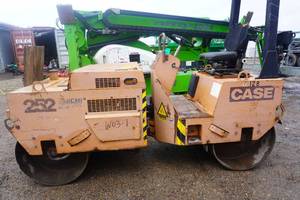 lot 19 image: 1990 Case Model W252 Double Drum Roller Packer