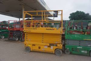 lot 15 image: 2015 Haulotte Compact 3947E Electric Scissors Lift