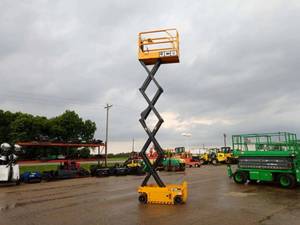 lot 16 image: 2022 JCB Model S1930E Electric Scissors Lift