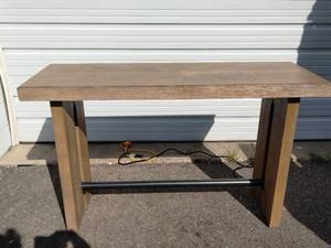 lot 72 image: Intercon Landmark 60 Wide Sofa Table with 2 Legs, Weathered Oak Furniture