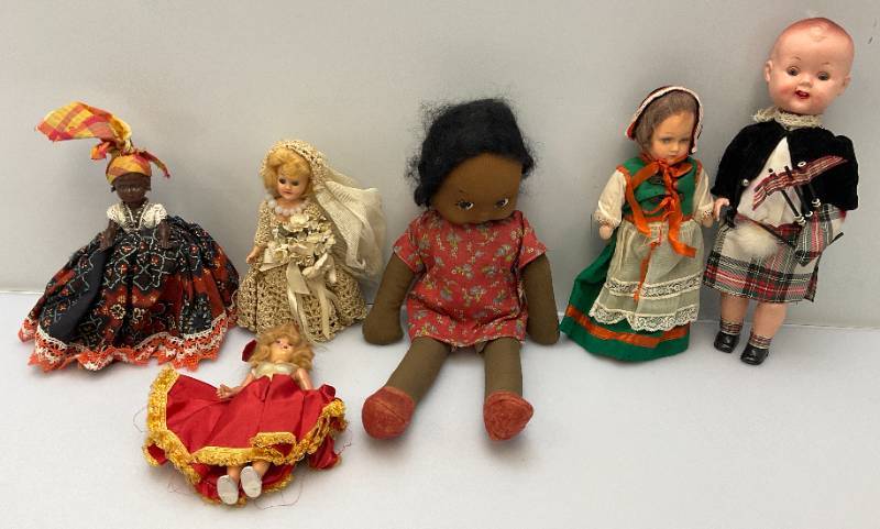 lot 7 image: (RELISTED DO TO NO SHOW) Misc. Vintage Dolls