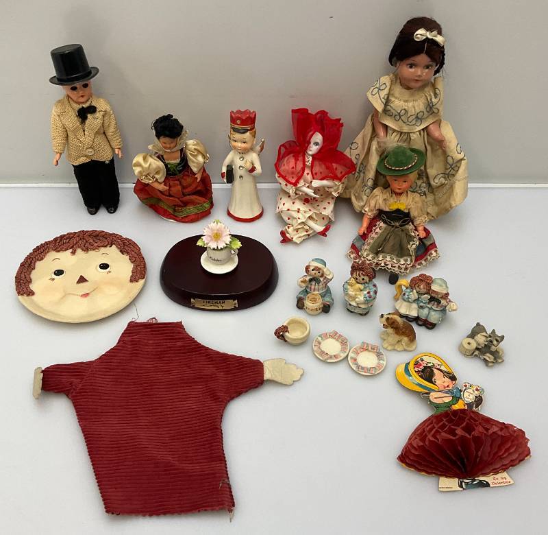 lot 9 image: (RELISTED DO TO NO SHOW) Misc. Vintage Dolls & More