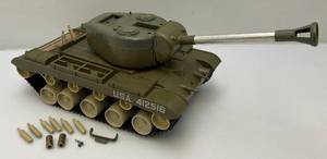 lot 68 image: 1960s REMCO Battery Operated Large 8 x 9 x 22 US Army Bulldog Tank