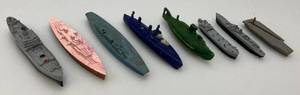 lot 99 image: 1940s Bakelite & Plastic Toy battleships & Submarine Dillen Beck (Largest Is 5 12