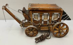 lot 154 image: Vintage Wooden Western Covered Wagon TV Lamp Works 22 12 L x 9 12 H x 10 12 W