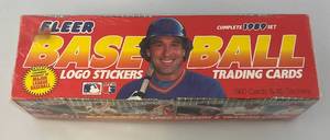 lot 196 image: 1993 FLEER Baseball Trading Cards Complete Set (Factory Sealed)