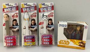 lot 22 image: STAR WARS Collectible PEZ Dispensers (NIB)
