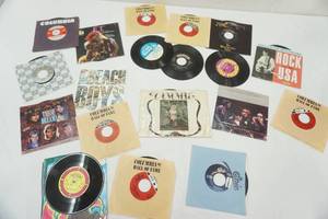 lot 12 image: Vintage 45 Records