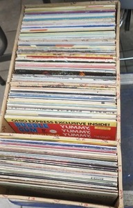 lot 17 image: Vintage Vinyl Record Collection (approx. 100ct)