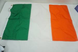 lot 36 image: Irish Flag- 37x 23